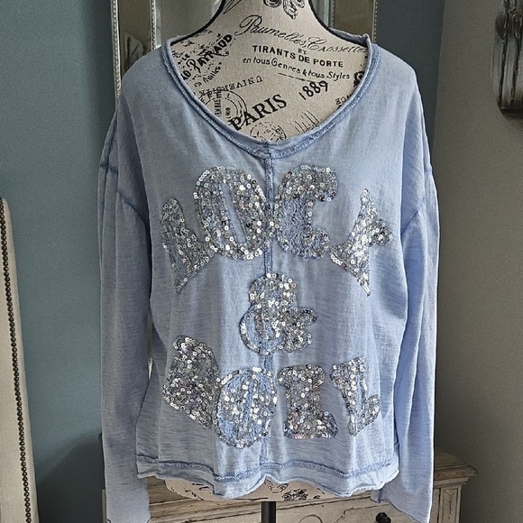 Light Blue Sequin 'Rock & Roll' Italian Fashion Boutique Shirt Hi Low Detail - Picture 1 of 7
